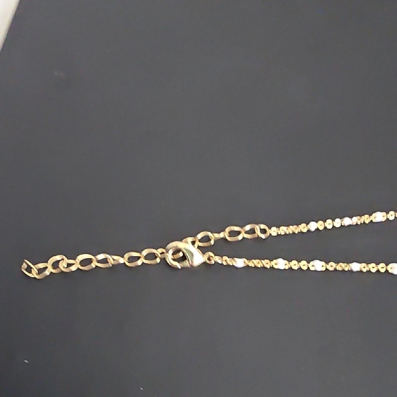 Elegant Gold Chain Necklace with subtle white beads - Picture 4 of 7